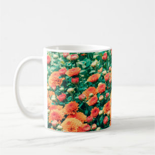 Mug Fleurs florissantes dans un jardin automne, arrièr