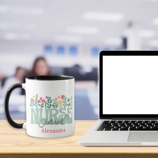 Mug Fleurs sauvages Infirmière retraitée personnalisée (Funny retired custom nurse mug)