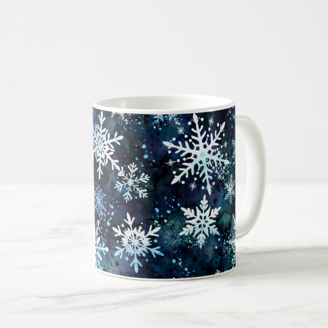 Mug Flocons de neige bleu profond nuit magique d'hiver (Devant droit)