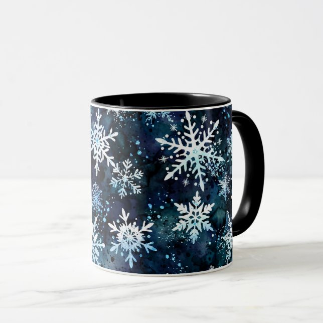 Mug Flocons de neige bleu profond nuit magique d'hiver (Devant droit)