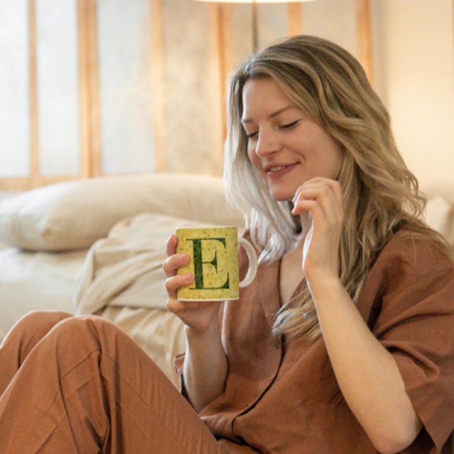 Mug Floral Elegant Classy Monogramme E jaune avec phra (Créateur téléchargé)