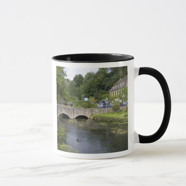 Mug Flux de truites dans le village de Bibury, (Droite)