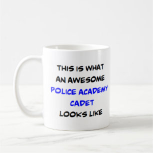 Mug formidable élève-officier de l'académie de poli