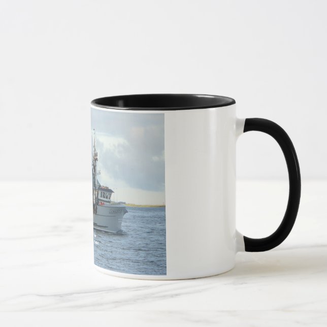 Mug Fox arctique, bateau de crabe dans le port (Droite)