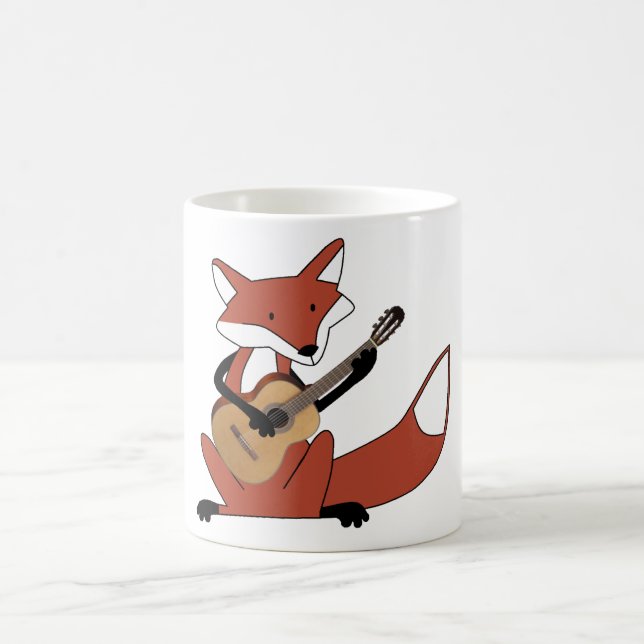 Mug Fox jouant la guitare (Centre)