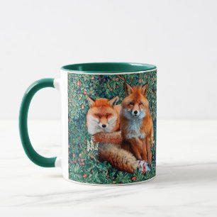 MUG FOXES ROUGES PARMI LA VERDURE, LE FOLIAGE ET LES F