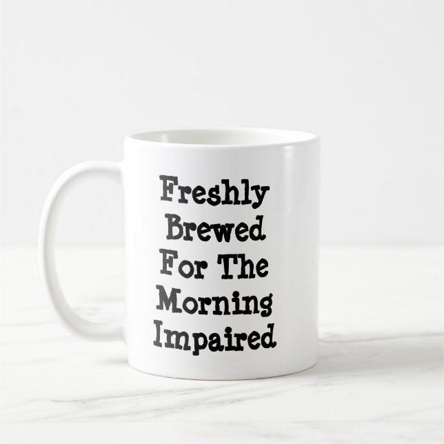 Mug Fraîchement Brûlé Pour Le Matin Malaisé (Gauche)