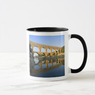 Mug France, Avignon. L'aqueduc romain Pont du Gard