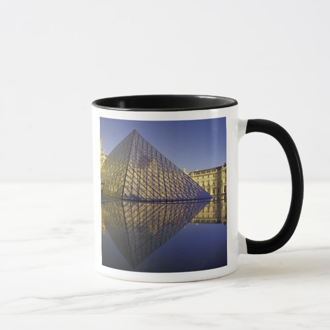 Mug FRANCE, Réflexion de Paris, Pyramide. Le Louvre (Droite)