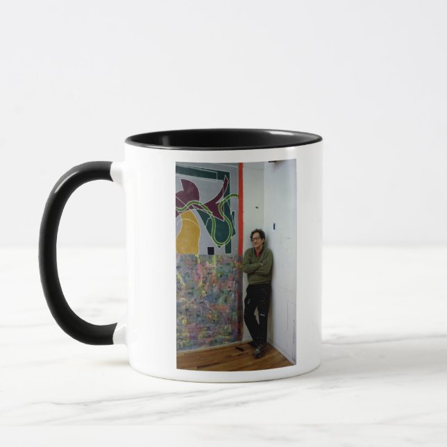 Mug Frank Stella près d'un à lui travaille (Gauche)