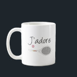 Mug French Chic J'adore Tennis Player Design<br><div class="desc">J'adore le design de tennis en français chic, avec raquette de tennis rétro blanche. Cadeau de design classique, chic, preppy et élégant pour joueur de tennis. Un cadeau simple et minimaliste pour votre coach de tennis ou votre équipe de tennis. Cadeau personnalisé pour un joueur de tennis. Illustration de tennis...</div>