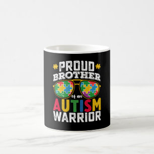 Mug Frère fier d'une famille de guerriers de l'autisme