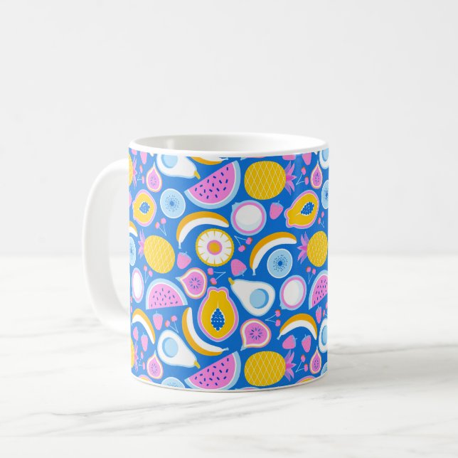 Mug Fruits tropicaux juteux - arrière - plan bleu (Devant gauche)