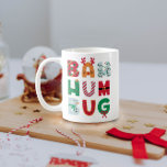 Mug Funny Bah Humbug<br><div class="desc">Conception amusante pour une année difficile. Bah Humbug est enveloppé de joyeux motifs de Noël. Message humoristique pour les fêtes.</div>