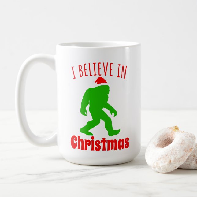 Mug Funny Bigfoot Je Crois En Noël (Avec donut)