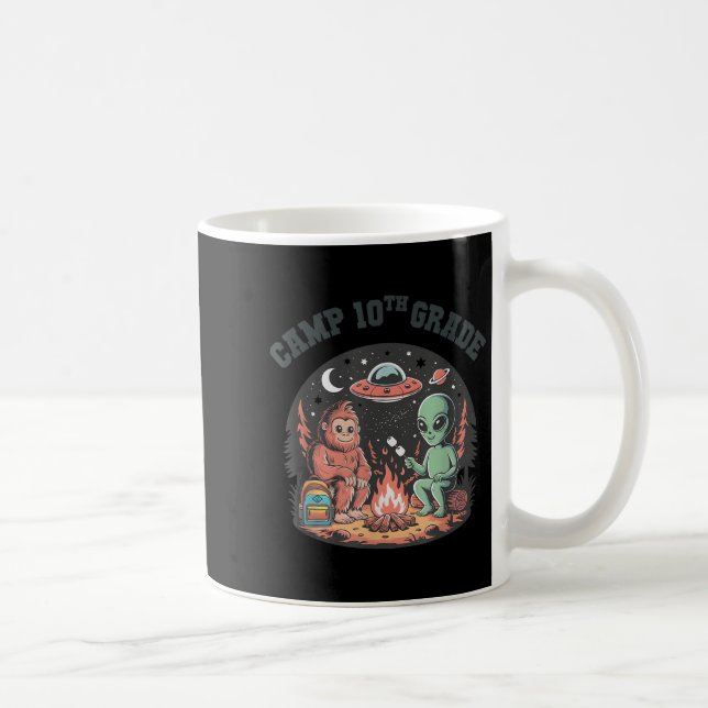 Mug Funny Camp Out 10e année Camping Bigfoot Alien C (Droite)