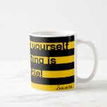Mug Funny Classic Bumble Bee Stripes Motif rayé<br><div class="desc">Un design motif classique à rayures larges mignonnes,  avec des rayures noires et jaunes inspirées des bees de bosse. Personnalisez-le facilement à votre texte et à votre nom ! - conçu avec les Zaubershirts -</div>