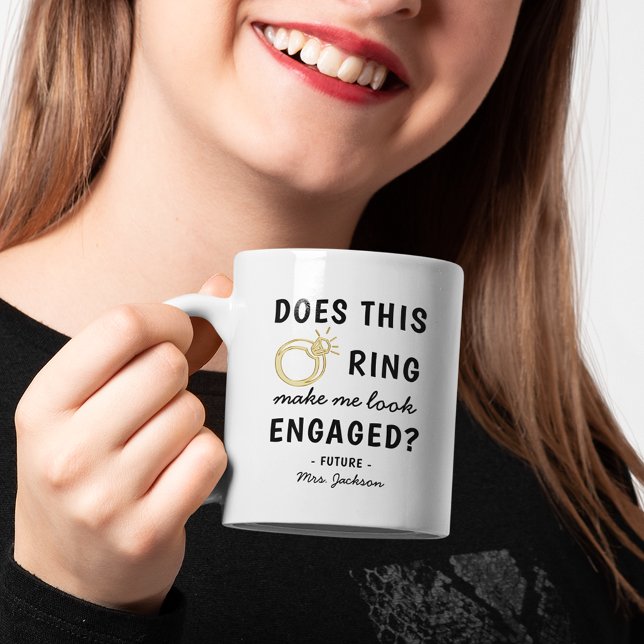 Mug Funny 'Does this Ring make me look Engaged?' (Créateur téléchargé)