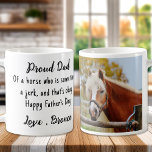 Mug Funny Horse Lover Photo personnalisée Equestre<br><div class="desc">Surprise papa cette Fête des pères avec cette super mignonne bosse de papa cheval. Fier papa ... D'un cheval qui est parfois un idiot, et c'est ok. Personnalisez avec la photo de cheval préférée du père du cheval, et le nom. DROIT D'AUTEUR © 2020 Judy Burrows, Black Dog Art -...</div>