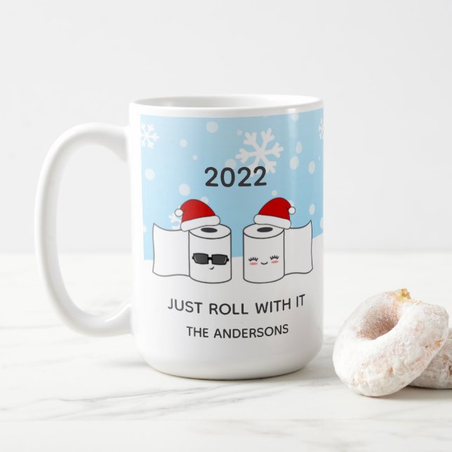 Mug Funny Just Roll With It Toilet Paper (Avec donut)