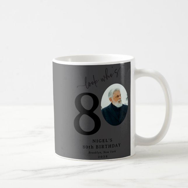Mug Funny Look Whos 80 Stylish 80th Birthday  (Droite)