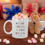 Mug Funny moderne coloré cadeau de Noël personnalisé<br><div class="desc">Faites sourire vos amis et votre famille avec cette amusante tasse de café de Noël personnalisée. Customisez simplement le nom et l'alto !</div>