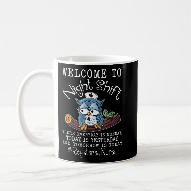 Mug Funny Owl Night Shift Infirmière inscrite Scrub In (Gauche)