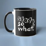 Mug Funny Sixty alors que Citer 60e Anniversaire<br><div class="desc">Funny Sixty alors que Citation 60e Anniversaire Mug. Cette tasse est parfaite pour quelqu'un qui célèbre le 60ème anniversaire. Il est livré avec une citation drôle et inspirante 60 alors que dans la typographie blanche moderne, et est idéal pour une personne avec un sens de l'humour. C'est un cadeau d'anniversaire...</div>