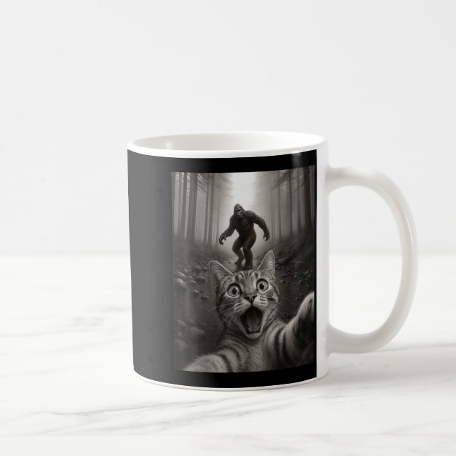 Mug Funny Surprised Ed Cat Selfie With Bigfoot Sasquat (Droite)
