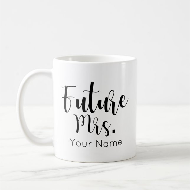 Mug Futur Bride To Be personnalisé de Mme Engaged (Gauche)