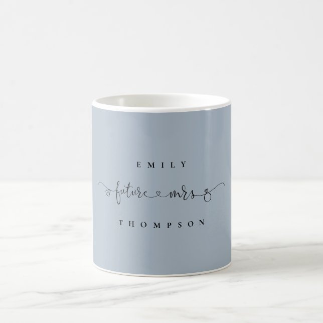 Mug Futur Mme Nom Coeur Bague Script Dusty Bleu (Centre)