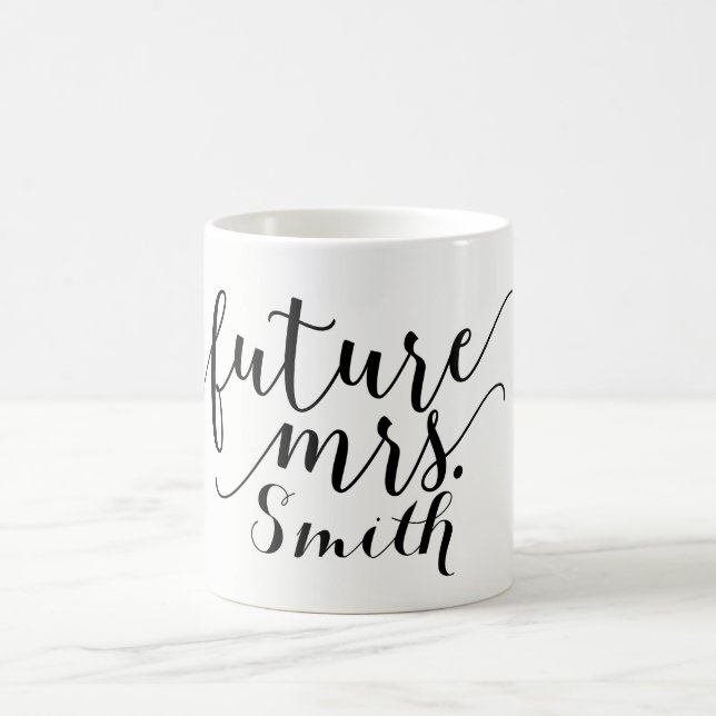 Mug FUTURE MADAME. Nom personnalisé Personnalisé (Centre)