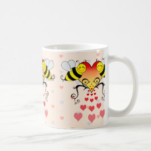Mug Gaffez les abeilles avec la conception de coeurs