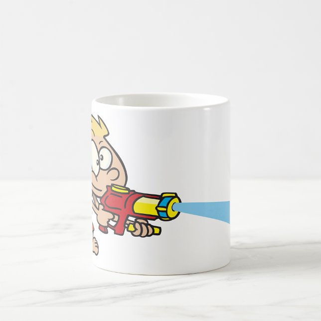 Mug Garçon avec pistolet à eau Été Amusement (Créateur téléchargé)