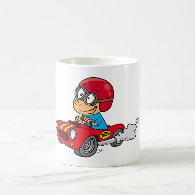 Mug Garçon conduisant voiture rouge course (Créateur téléchargé)