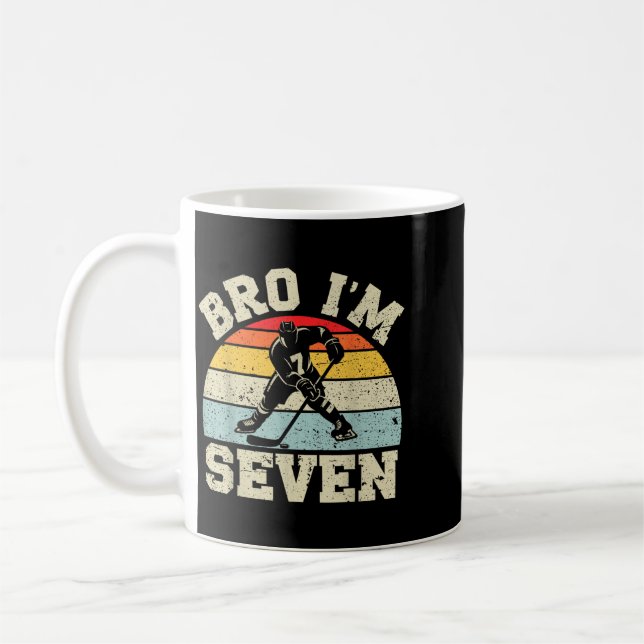 Mug Garçon de 7 ans faisant du hockey sur glace pour s (Gauche)