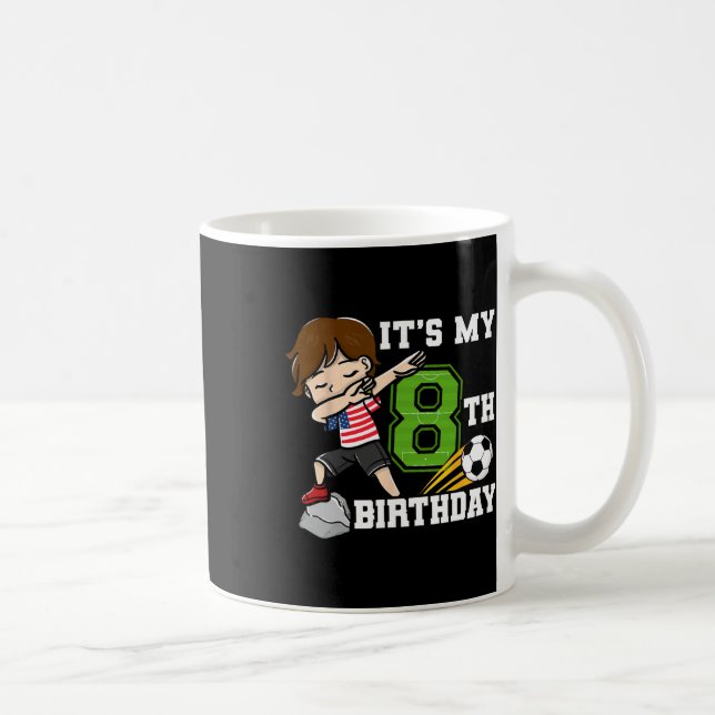 Mug Garçon de football C'est mon 8e anniversaire Drape (Droite)