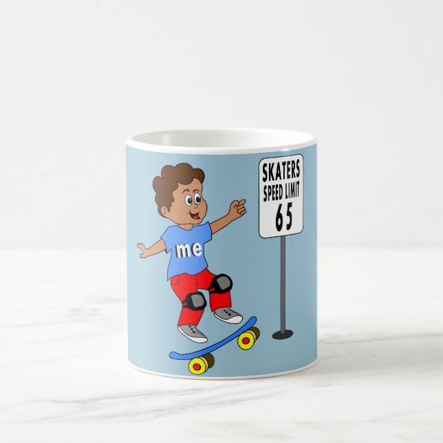 Mug garçon sur la limitation de vitesse de patineur de (Centre)
