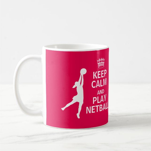 Mug Gardez la citation de net-ball de calme et de jeu (Gauche)