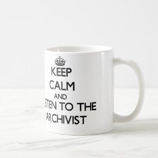 Mug Gardez le calme et écoutez l'archiviste