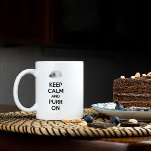 Mug Gardez le calme et la purée sur l'esquisse Sleepin