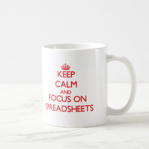 Mug Gardez le calme et le foyer sur des feuilles de