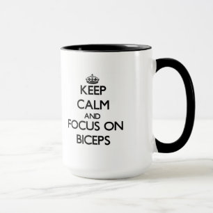 Mug Gardez le calme et le foyer sur le biceps