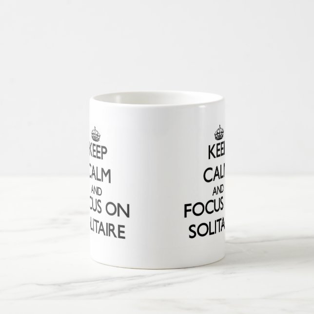 Mug Gardez le calme et le foyer sur le solitaire (Centre)