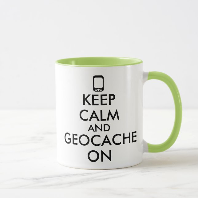 Mug Gardez le calme et le Geocache sur la coutume de (Droite)