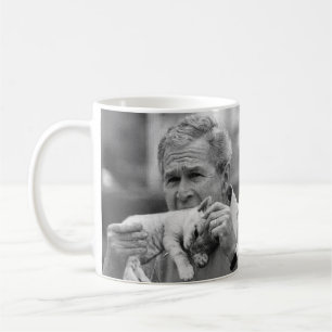 Mug George W Bush mangeant un chaton