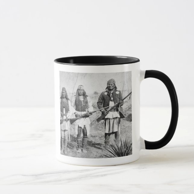 Mug Geronimo et trois de ses guerriers d'Apache, 1886 (Droite)