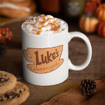 Mug Gilmore Girls | Logo Luke's Diner<br><div class="desc">Commencez votre journée comme un vrai Stars Hollow local avec cette tasse à café logo Gilmore Girls Luke's Diner. Doté du logo emblématique de la série bien-aimée, ce mug est parfait pour les fans qui veulent apporter une touche de nostalgie à leur routine matinale. Fabriqué avec des matériaux durables et...</div>