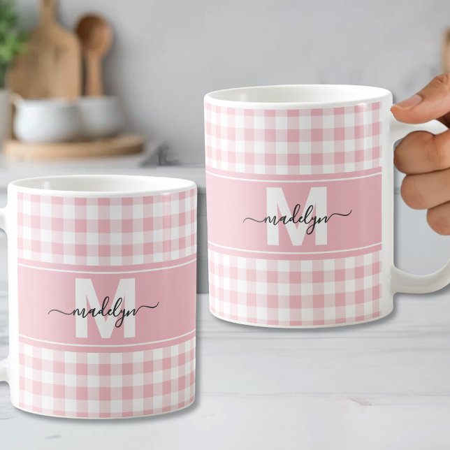 Mug Gingham à carreaux rose blush Monogramme (Blush Pink Gingham Plaid Monogram Coffee Mug )