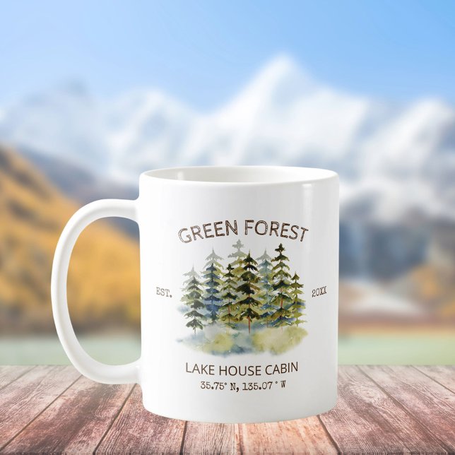 Mug Gîte de cabane à aquarelle de forêt verte brumeuse (In situ Outdoor)